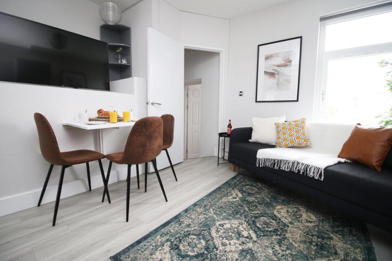 Modern 2 Bedroom - Location! *