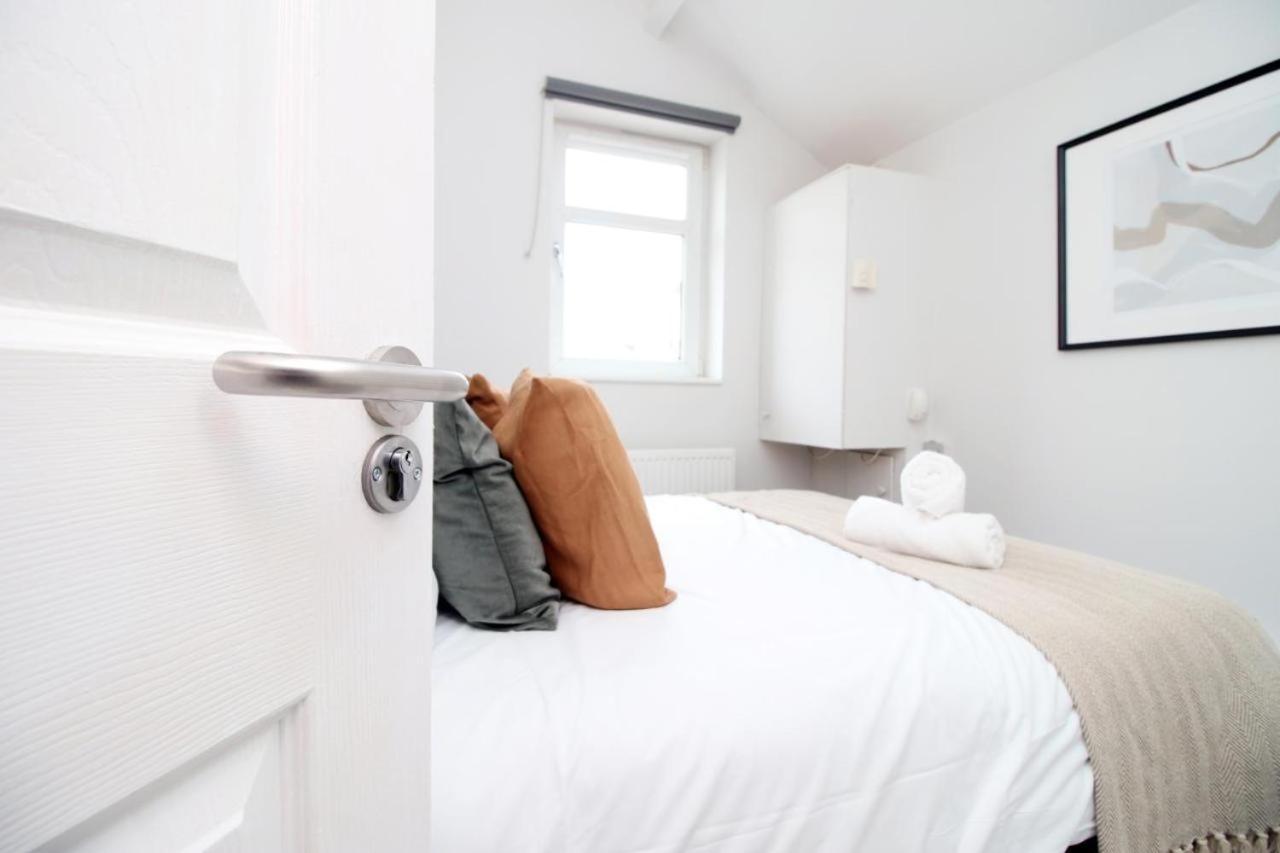 Modern 2 Bedroom - Location! Cardiff